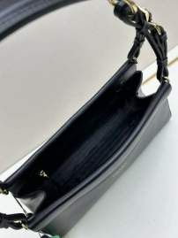 Picture of Prada Handbags _SKUfw217416939fw